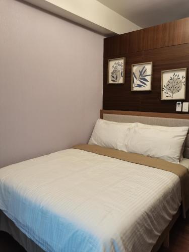 Ένα ή περισσότερα κρεβάτια σε δωμάτιο στο Cozy Makati Hideaway Walk to Malls