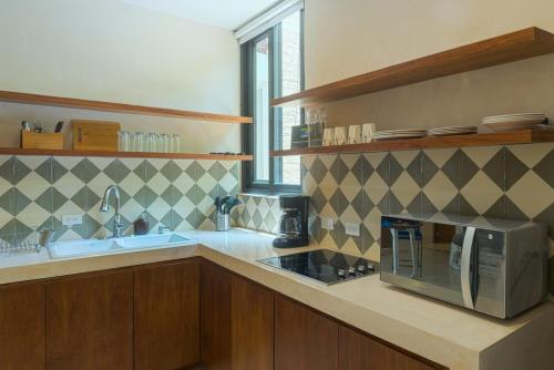 Η κουζίνα ή μικρή κουζίνα στο Zama Nest 1 BD Apartment