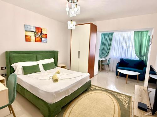 Giường trong phòng chung tại Peace Apartments