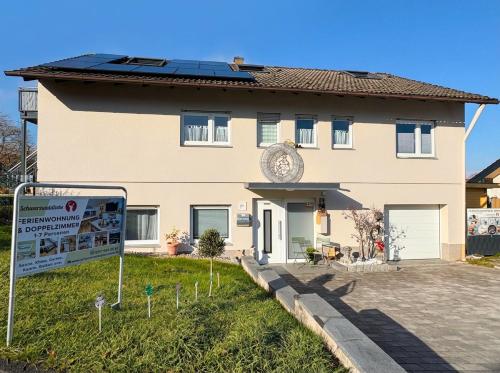 Το κτήριο όπου στεγάζεται  το δωμάτιο σε οικογενειακή κατοικία