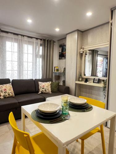 Beachside Studio Apartment with AC