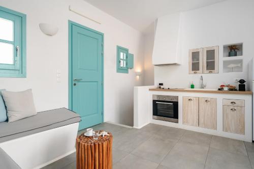 Η κουζίνα ή μικρή κουζίνα στο Ploes Seaside Houses