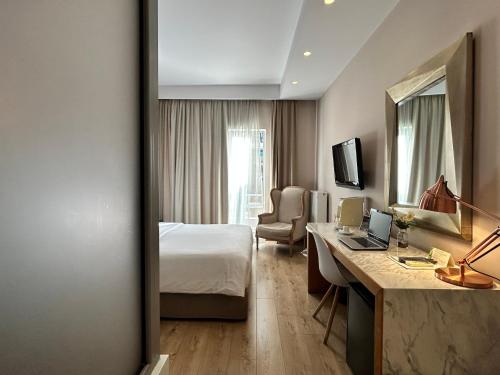 Μια τηλεόραση ή/και κέντρο ψυχαγωγίας στο Areos 