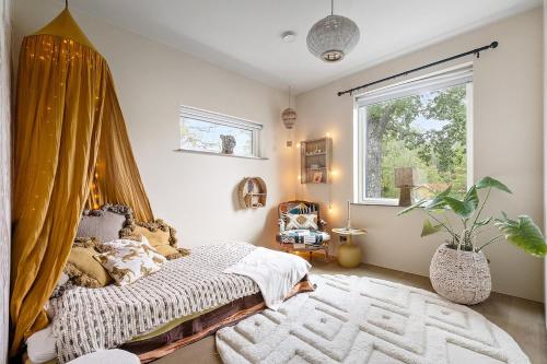 Ένα ή περισσότερα κρεβάτια σε δωμάτιο στο Luxury Spa Villa by the Nature with Sauna & Serenity