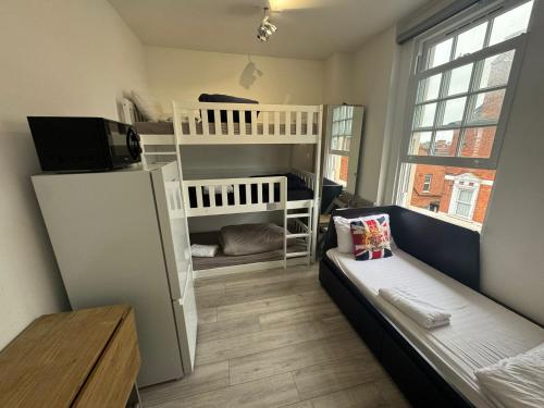 Un ou plusieurs lits dans un hébergement de l'établissement London Duo & Quad Rooms in Zone 2 - Willesden Green