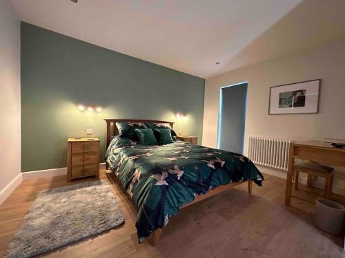 Una cama o camas en una habitación de Seafell