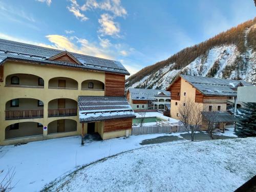 En generel udsigt til bjerge eller udsigt til bjerge taget fra lejligheden