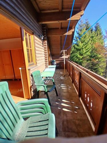 En balkon eller terrasse på Enzianhütte Gerlitzen Kanzelhöhe