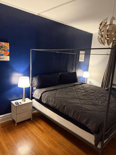 Ένα ή περισσότερα κρεβάτια σε δωμάτιο στο The Basquiat Suite