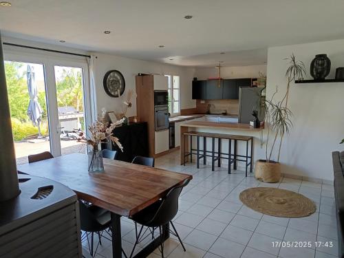 Μια τηλεόραση ή/και κέντρο ψυχαγωγίας στο Chez Nicks