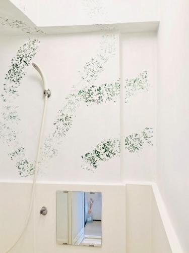 a bathroom with a shower and a mirror at Tomo House Yoyogi 302 - from 4 minutes station 代々木 302 駅から徒歩4分 in Tokyo
