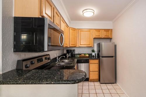 Imagen de la galería de Paki Maui 217 · PM 217 Cozy 1BR Oceanfront Condo w Pool, en Lahaina