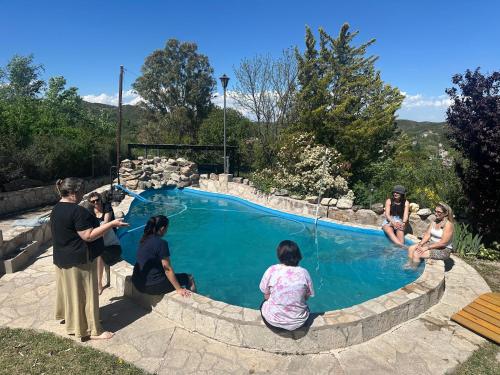 Bazén v ubytování Hostal La Vie est Belle nebo v jeho okolí