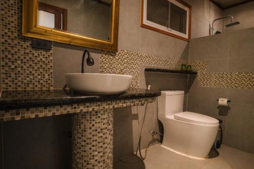 Et badeværelse på Baan Mangorn The Vila