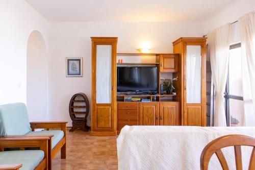 Comfortable 2-bedroom apartment with pool and Wi-Fi
