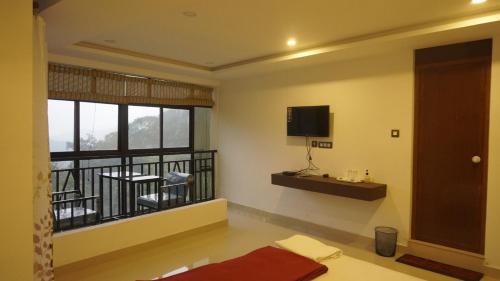 Телевизор и/или развлекательный центр в Cascade inn