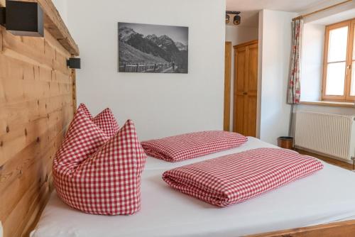 Postel nebo postele na pokoji v ubytování Gasthof Wilder Mann