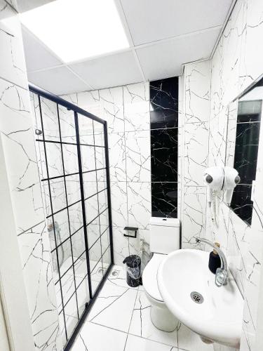 a white bathroom with a toilet and a sink at Karhal Room in Edirne