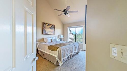 Postel nebo postele na pokoji v ubytování River Ridge 423AB