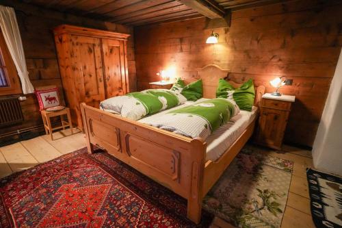 Ένα ή περισσότερα κρεβάτια σε δωμάτιο στο Haus Hainschneider- Zentrum Tauplitz