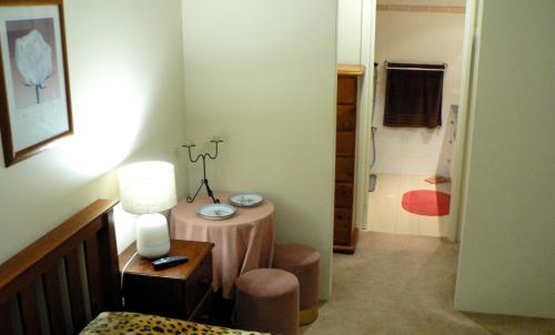 Posezení v ubytování Master retreat at Private Estate Near Perth City