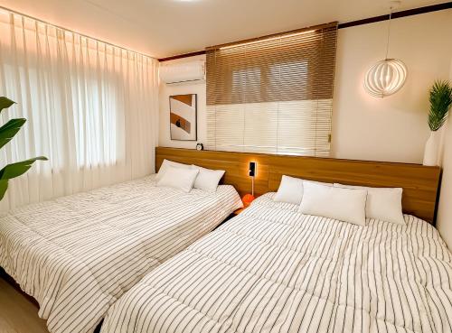 Postel nebo postele na pokoji v ubytování 스테이 하나 용산