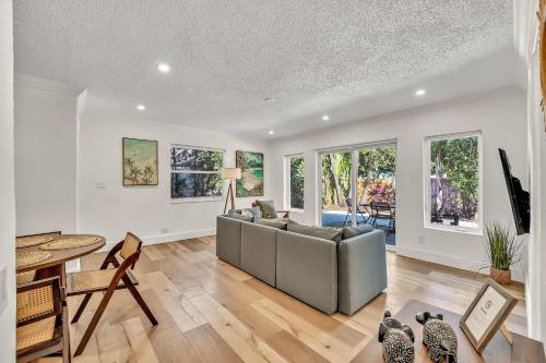 a living room with a couch and a table at Beautiful 2 BR Apartment - Bright and Spacious in Fort Lauderdale