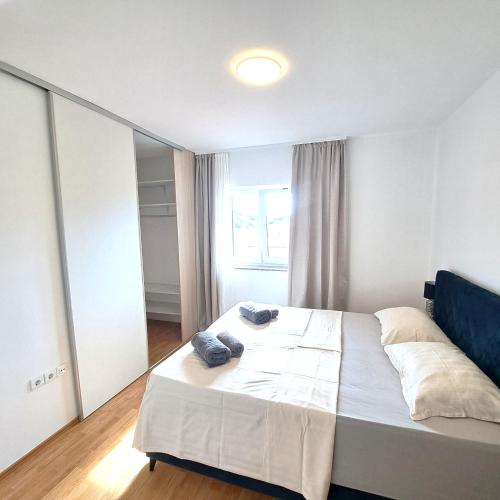 Chic Apartment Frane