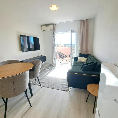 Chic Apartment Frane