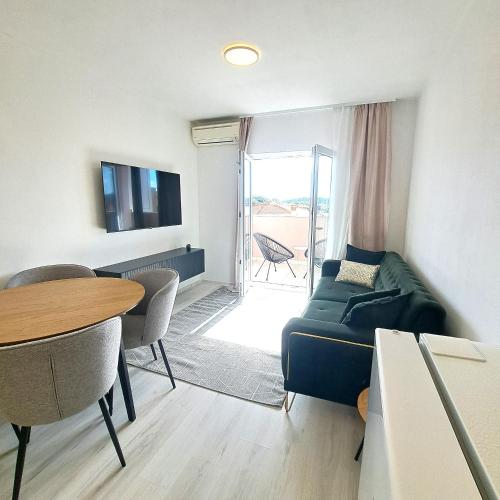 Chic Apartment Frane