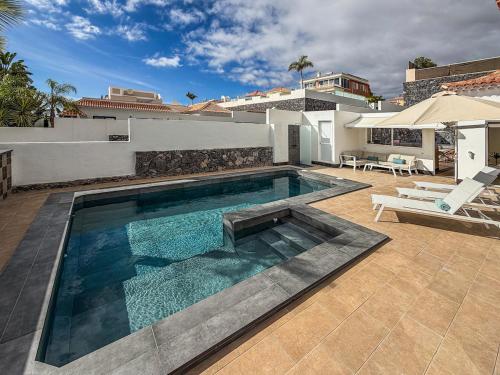 Bazén v ubytování Exklusive Villa mit beheiztem Pool in Costa Adeje nebo v jeho okolí