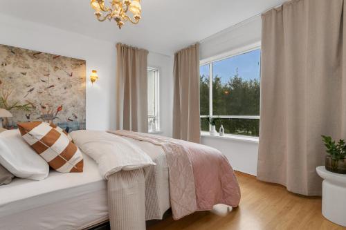 Postel nebo postele na pokoji v ubytování Bright & Spacious Stay for Families and Friends