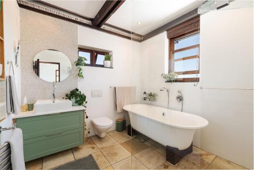 Phòng tắm tại The Moonflower