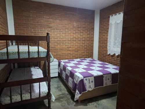 Una cama o camas en una habitación de Chácara Vitória Rústica
