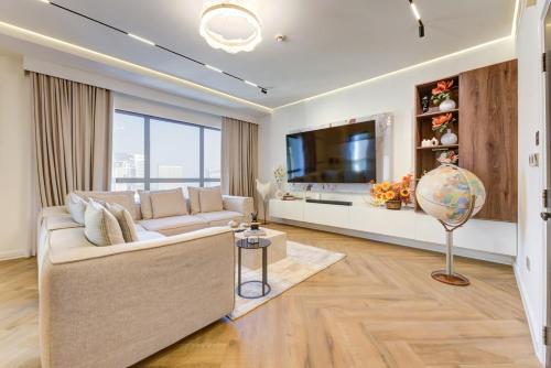 JBR Beach with Dubai Eye View - Luxury 2 Bedroom Apartment