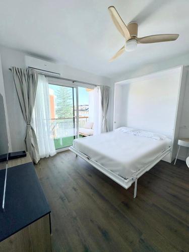 a bedroom with a bed and a ceiling fan at Nook arenal Jávea in Platja de l'Arenal
