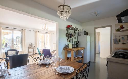 Η κουζίνα ή μικρή κουζίνα στο Monet - Mas de Rey