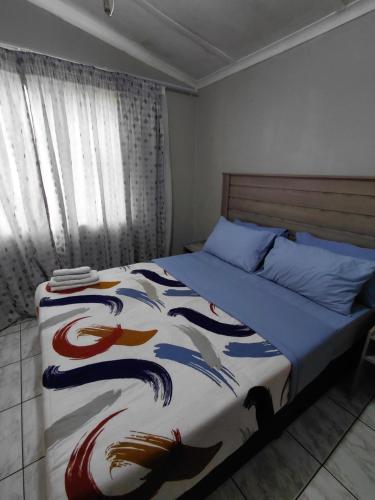 Voodi või voodid majutusasutuse Mama R's Hostel life experience toas