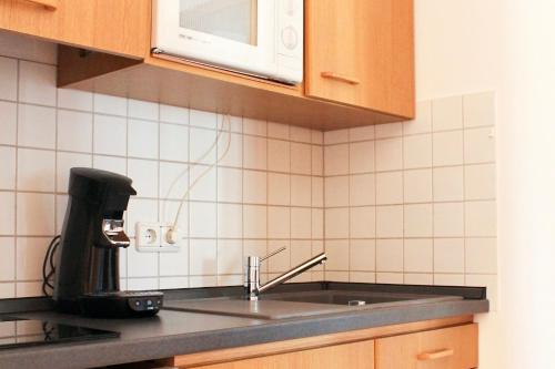 Kuchyň nebo kuchyňský kout v ubytování Ferienwohnung Kuprella 1 - mit Garten und privatem Seezugang in Nonnenhorn