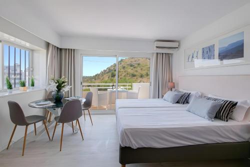 En eller flere senge i et værelse på Pent House modern apartment