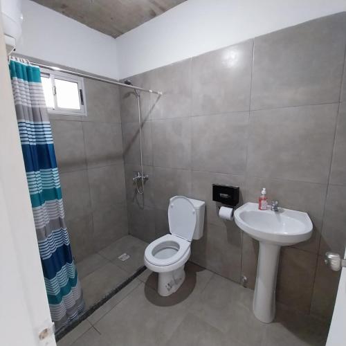 Ένα μπάνιο στο Casa 3 dormitorios frente al mar