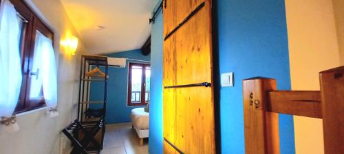 TV a/nebo společenská místnost v ubytování Le Cabanon d'Andréa