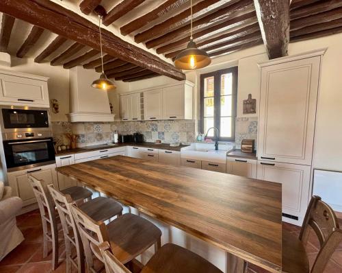 Kuchyň nebo kuchyňský kout v ubytování Charming house in the village center of Venasque