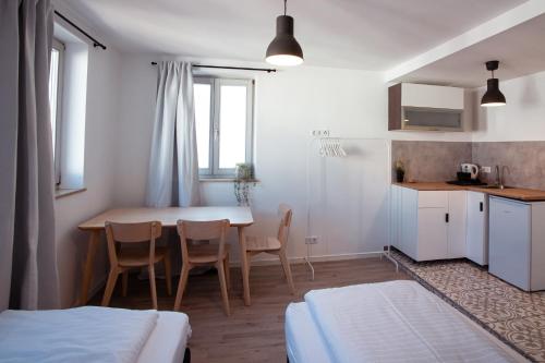 Η κουζίνα ή μικρή κουζίνα στο Haus99 Budget Pension & Apartments