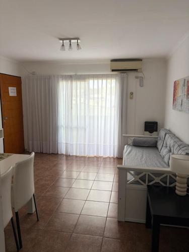 a living room with a bed and a table at Fenix 2 in Colón