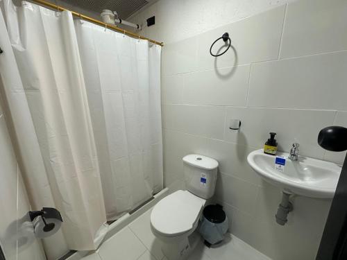 Ένα μπάνιο στο Apartamentos FM 211