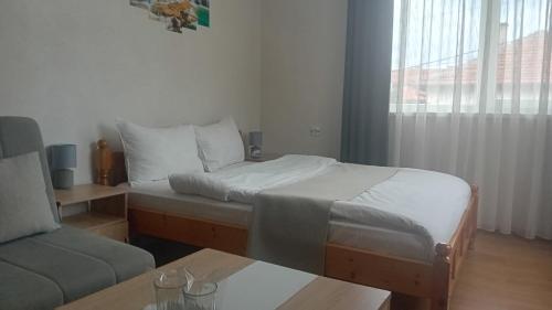 Postel nebo postele na pokoji v ubytování Holiday guest house KEMO