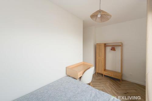 Postel nebo postele na pokoji v ubytování Cosy room in T7 in Paris 20