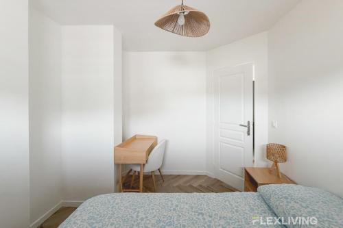 Ένα ή περισσότερα κρεβάτια σε δωμάτιο στο Idéal room in spacious T7 in Paris 20