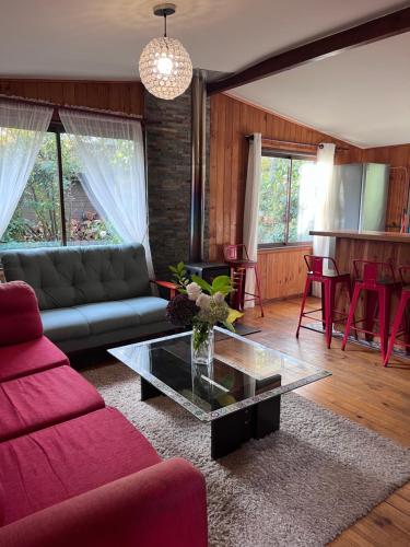 Ruang duduk di Cabañas Pucontours
